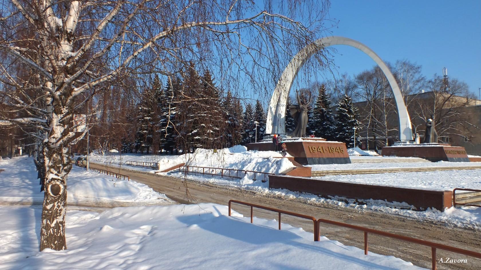 Проспект Октябрьский, улица Кузнецова, сквер Кузнецова - Улицы Новокузнецка.  Центральный район - Фотоальбом - 400 Знаменитых Новокузнечан